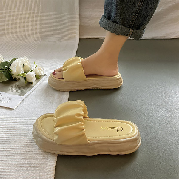 Ženske papuče sa nabranim remenčićima od eko kože