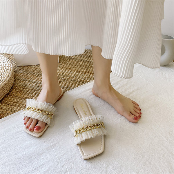 Ženske papuče s ukrasnim metalnim lančićem