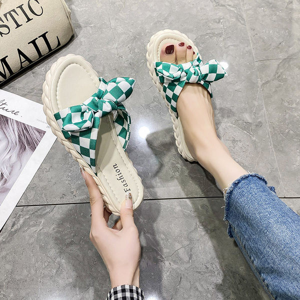 Γυναικείες παντόφλες με καρό υφασμάτινα λουράκια