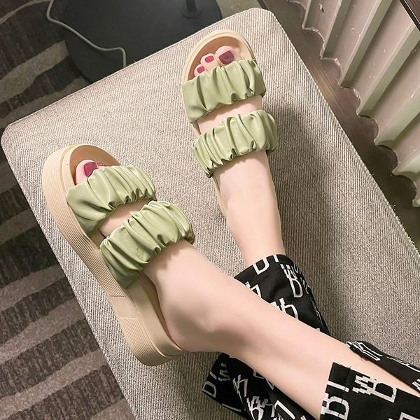 Ženske papuče sa nabranim remenčićima od eko kože