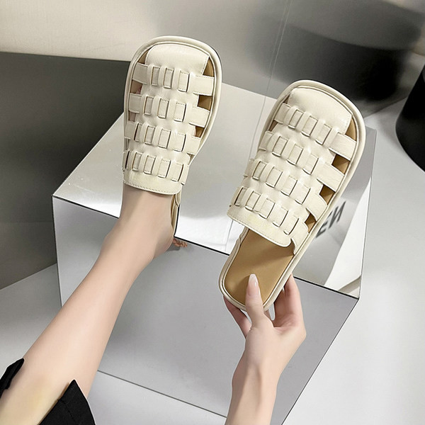 Ženske papuče zaobljeni model od eko kože