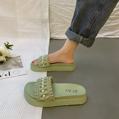 Naiste platvormsussid ja pärlid