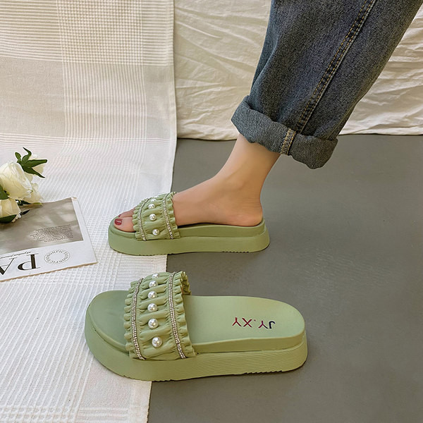 Naiste platvormsussid ja pärlid