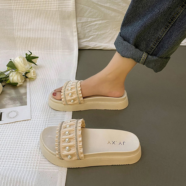 Naiste platvormsussid ja pärlid