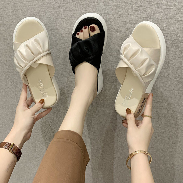 Kasdieninės šlepetės su odiniais dirželiais – trijų spalvų