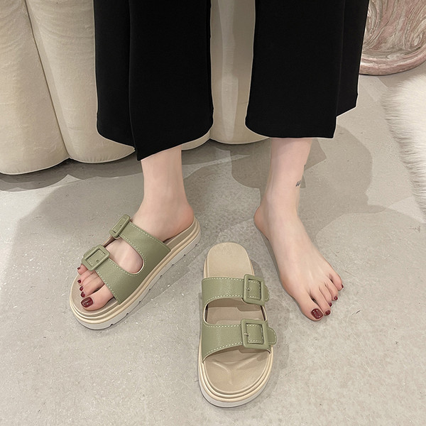 Ženske papuče s kopčama