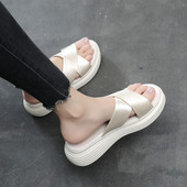 Novi model ženskih papuča sa ukrštenim remenčićima