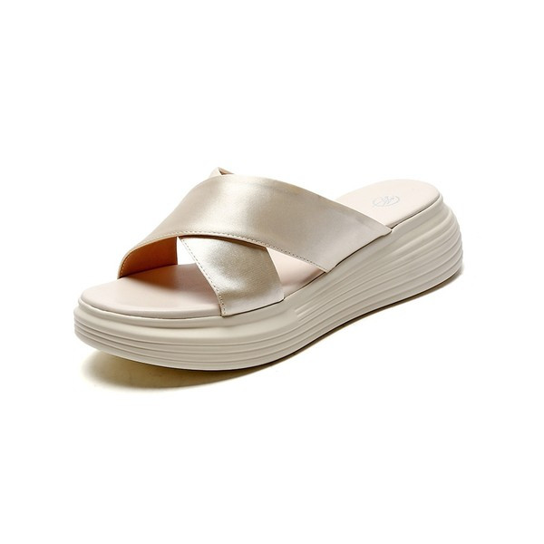 Novi model ženskih papuča sa ukrštenim remenčićima