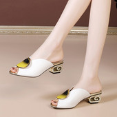 Elegantsed mittestandardse kontsaga naiste sussid