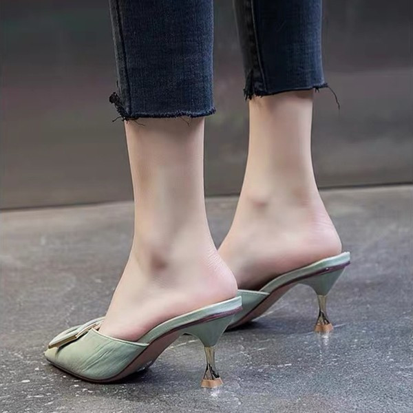 Ženske špicaste papuče s kopčom i petom od 6,5 cm