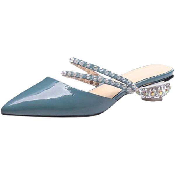 Moodsad naiste teravatipulised kivikestega sussid