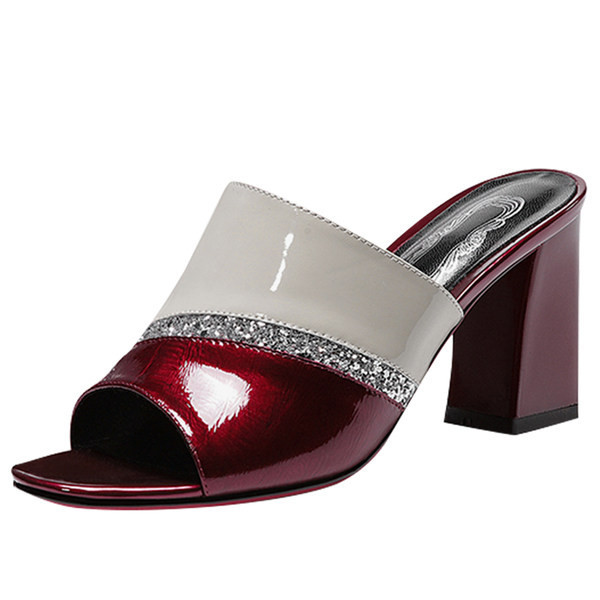 Ženske lakirane papuče s debelom četvrtastom petom i ukrasnim kamenčićima