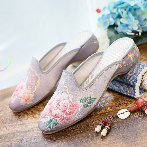 Ženske zatvorene papuče s izvezenim cvijećem