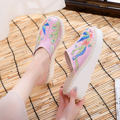 Νέο μοντέλο γυναικείες κλειστές παντόφλες με κέντημα