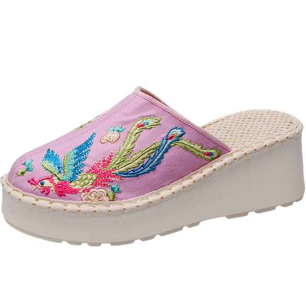 Νέο μοντέλο γυναικείες κλειστές παντόφλες με κέντημα