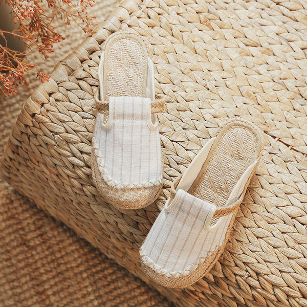 Casual κλειστές παντόφλες με επίπεδη σόλα