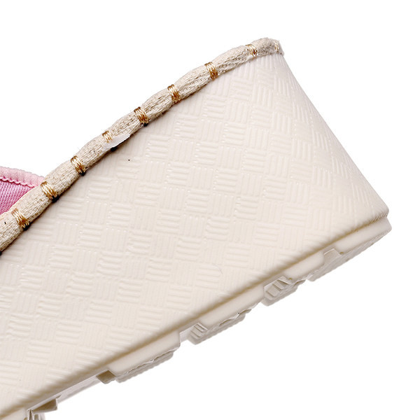 Ženske papuče s cvjetnim uzorkom i platformom