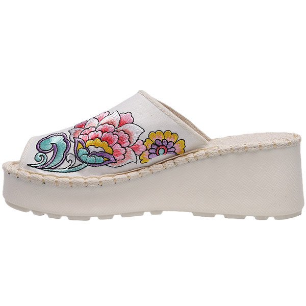 Ženske papuče s cvjetnim uzorkom i platformom