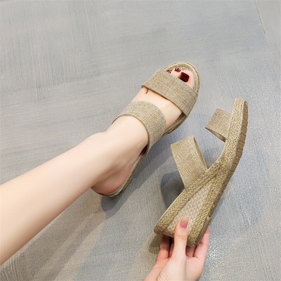 Ženske papuče s platformom