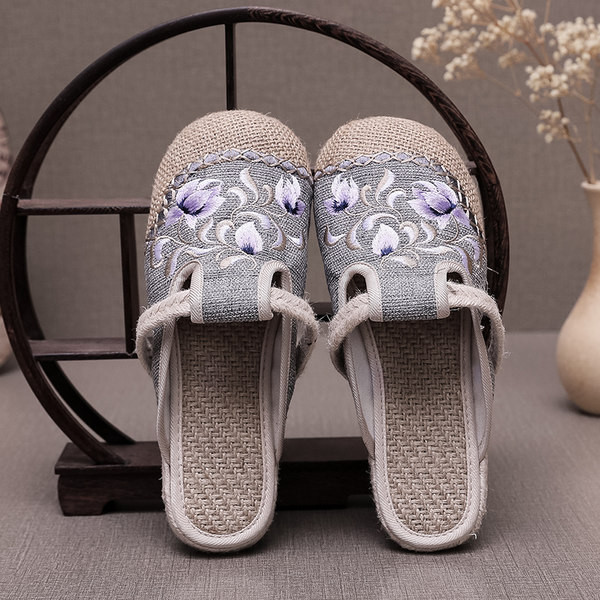 Ženske lanene papuče s ravnim potplatom i vezom