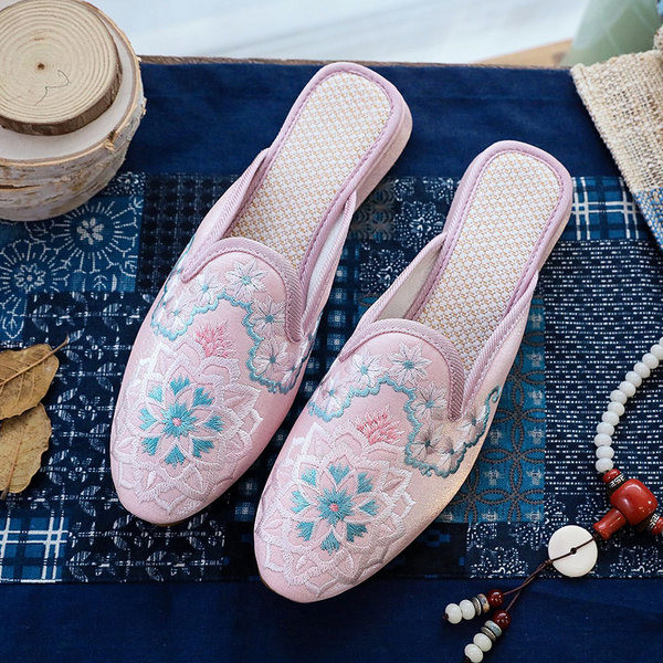 Ženske papuče sa šiljastim vezom