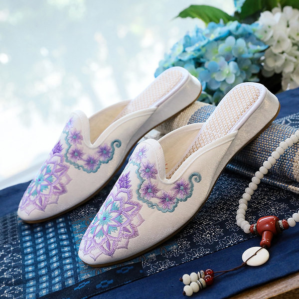 Ženske papuče sa šiljastim vezom