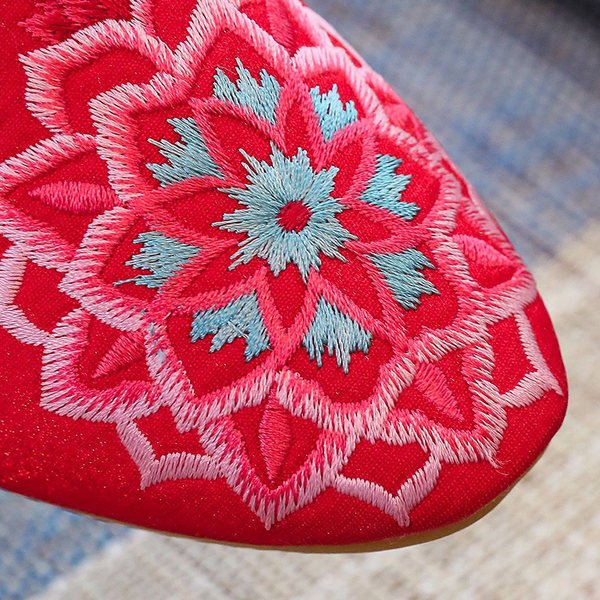 Ženske papuče sa šiljastim vezom