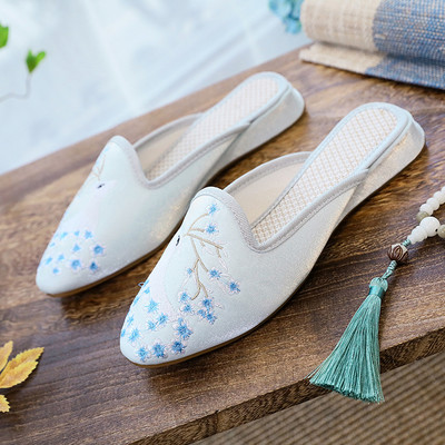 Casual γυναικείες μυτερές παντόφλες με κέντημα