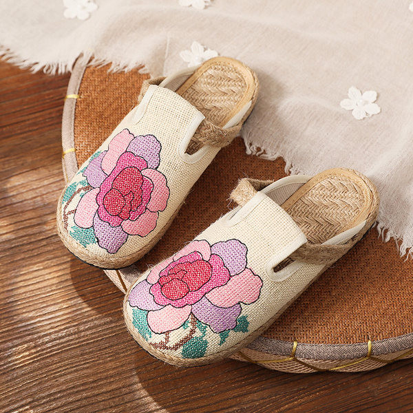 Ženske papuče s ravnim potplatom i izvezenim cvijetom