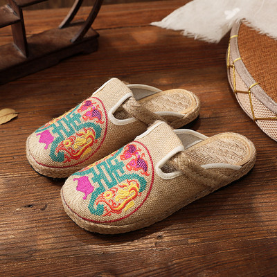 Įprastos drobinės šlepetės su siuvinėjimais