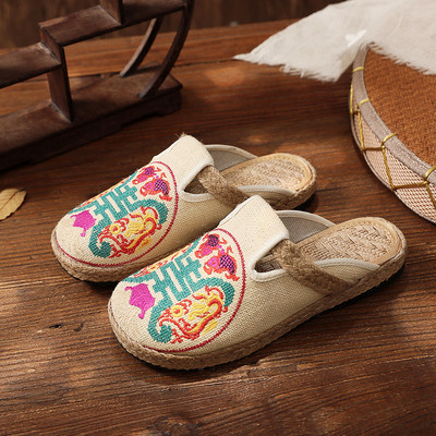 Įprastos drobinės šlepetės su siuvinėjimais