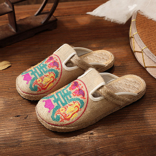 Įprastos drobinės šlepetės su siuvinėjimais