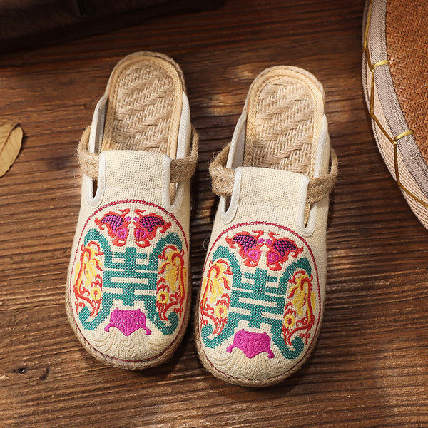 Įprastos drobinės šlepetės su siuvinėjimais