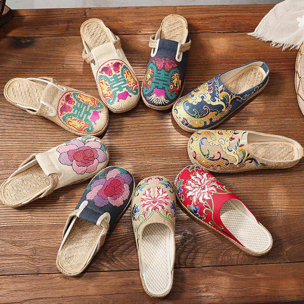 Įprastos drobinės šlepetės su siuvinėjimais