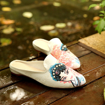 Ženske papuče s vezom na ravnom potplatu i bisernim ukrasom