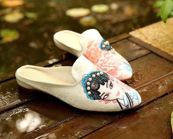 Ženske papuče s vezom na ravnom potplatu i bisernim ukrasom