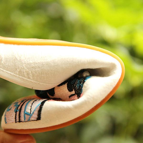 Ženske papuče s vezom na ravnom potplatu i bisernim ukrasom