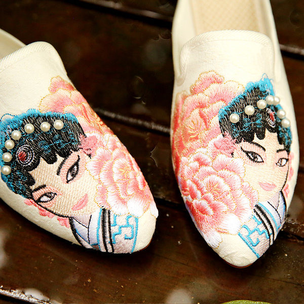 Ženske papuče s vezom na ravnom potplatu i bisernim ukrasom
