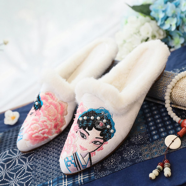 Ženske papuče s vezom na ravnom potplatu i bisernim ukrasom