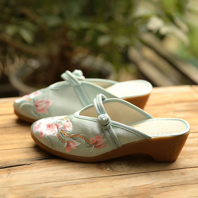 Naiste sussid 5 cm platvormi ja tikandiga