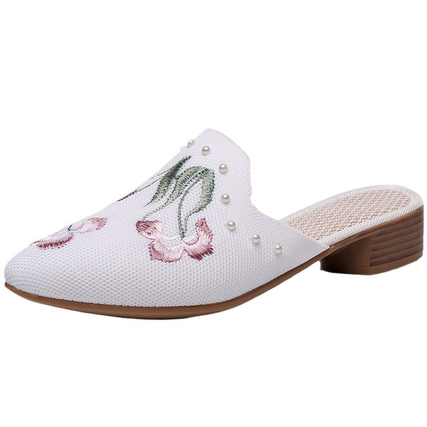 Naiste teravatipulised tikandiga sussid