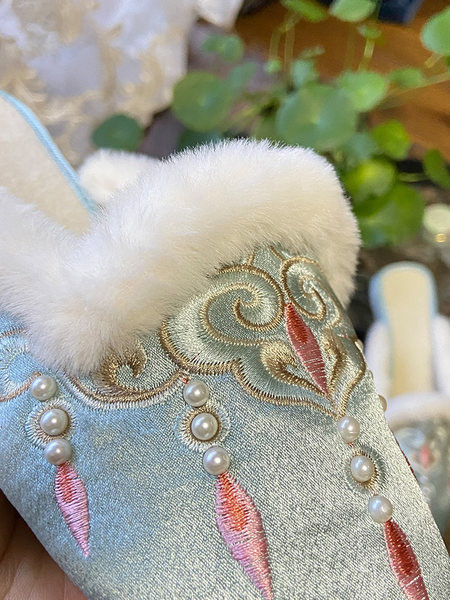 Novi model ženskih satenskih papuča sa vezom