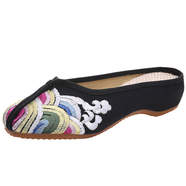 Moteriškos šlepetės su siuvinėjimu ir lygiu padu