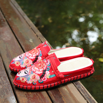 Ženske ležerne zatvorene papuče s ravnim potplatom i vezom