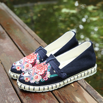 Ženske ležerne zatvorene papuče s ravnim potplatom i vezom