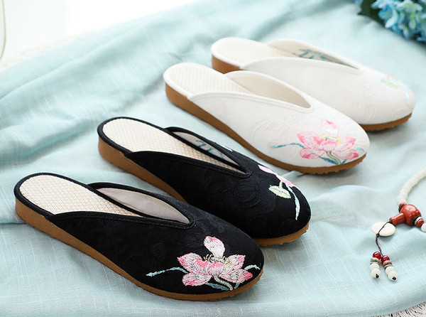 Ženske papuče s cvjetnim vezom