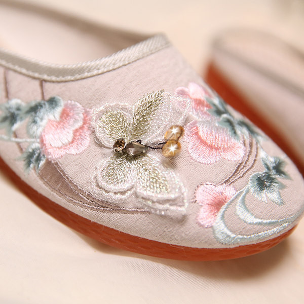 Zaobljene tekstilne papuče s vezom u boji