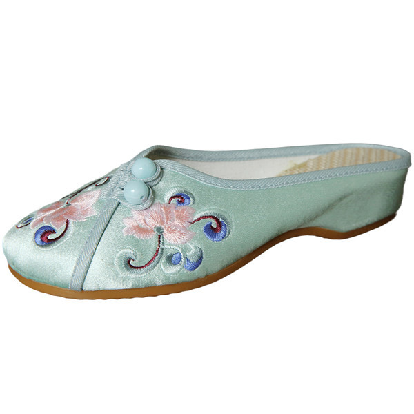 Γυναικείες casual παντόφλες με κέντημα - μπλε και άσπρο χρώμα