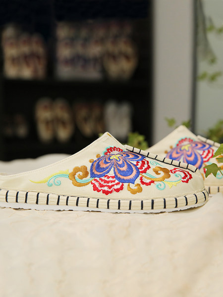 Ženske papuče sa vezom i ravnim đonom u dvije boje