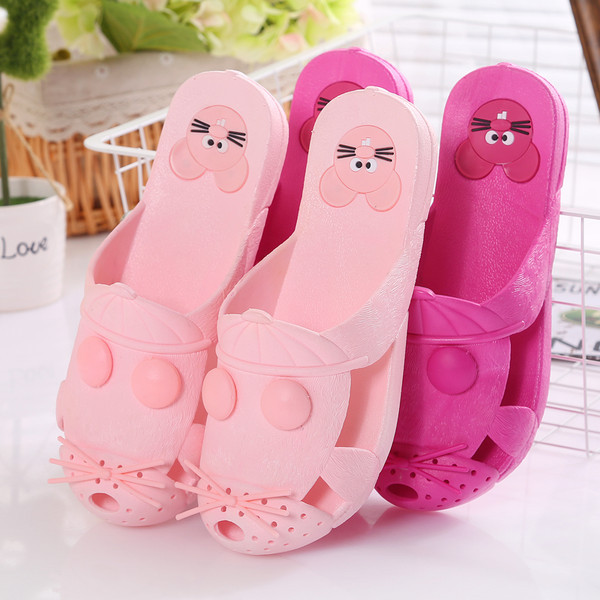 Γυναικείες λαστιχένιες παντόφλες με απλικέ νέου μοντέλου